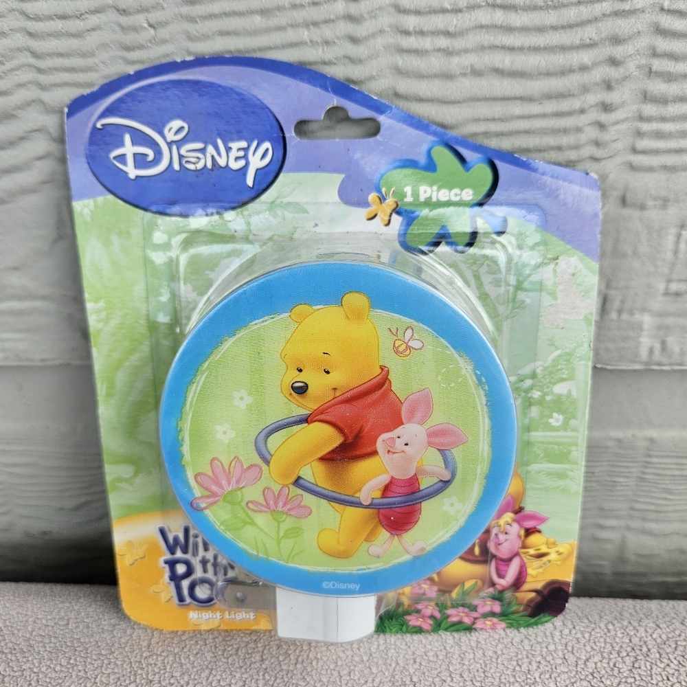 Winnie The Pooh Night Light Piglet Hula Hoop Rotary Shade Wall Plug In Plastic